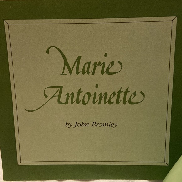 Franklin Mint “Marie Antoinette “ porcelain figurine 1982 - Picture 6 of 7